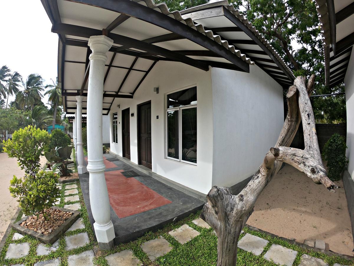 Luna Beach Hotel Nilaveli Kültér fotó
