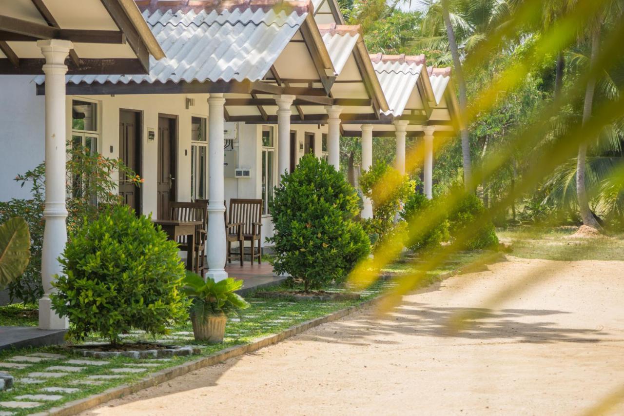 Luna Beach Hotel Nilaveli Kültér fotó